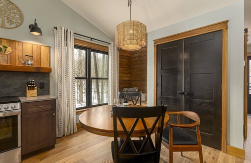 Carbondale Cabin | Idyllic Woodland Retreat with Spa and Hot Tub Access