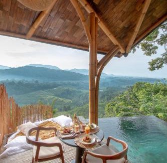 Melayang Villa | Enchanting Cliffside Bamboo Villa with Pool and Ocean Views