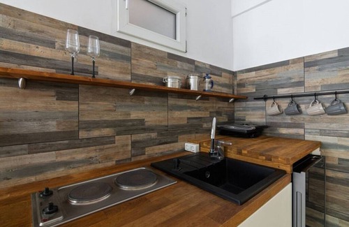 Palaio Faliro Apartment | Dreamy Cove, Artistic Hideaway near Floisvos 1BD