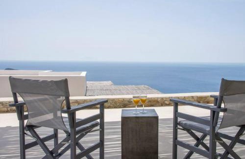 Serifos House | Inviting Dreamy Cycladic Summer House for Families and Pets