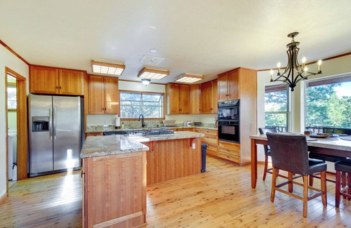 Show Low Cabin | Enchanting Show Low Cabin with Deck on Expansive Grounds