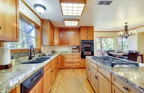 Show Low Cabin | Enchanting Show Low Cabin with Deck on Expansive Grounds