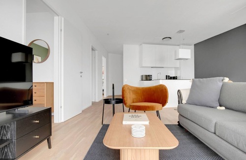Favoriten Apartment | Bright 3BR Favoriten Retreat with Gym & Lounge near Metro