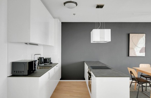 Favoriten Apartment | Bright 3BR Favoriten Retreat with Gym & Lounge near Metro