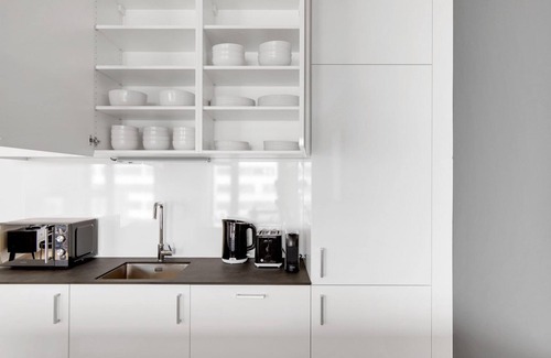 Favoriten Apartment | Bright 3BR Favoriten Retreat with Gym & Lounge near Metro