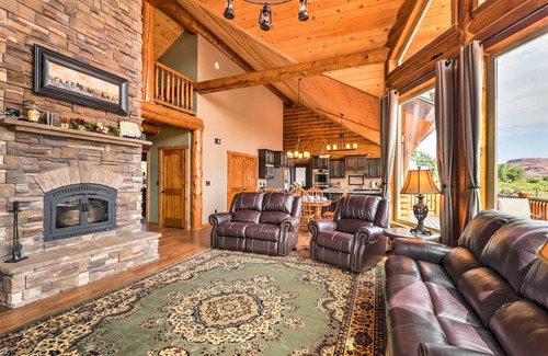 Kanab Cabin | Inviting Kanab Cabin with Hot Tub & Breathtaking Views