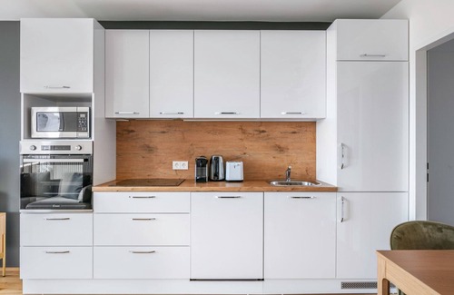 Erdberg Apartment | Cozy Landstraße 1BR with Large Balcony & Easy Metro Access