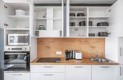 Erdberg Apartment | Cozy Landstraße 1BR with Large Balcony & Easy Metro Access