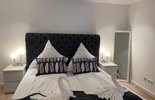 Holweide Apartment | Elegant Basement Retreat with Family-Friendly Amenities