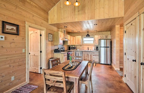 Livingston Cabin | Scenic Mountain-View Cabin with Spa Near Yellowstone