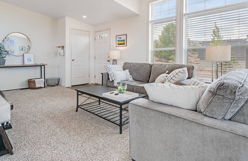 Sweetwater House | Dreamy retreat with golf course & lake views, Ideal Beach Resort amenities