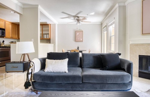 Santa Clara Apartment | Modern Santa Clara 2BR Retreat with Pool and Gym Access