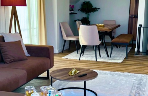 Izmit Apartment | Idyllic Sea View Duplex in Izmit with Spa & Breakfast