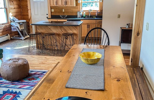 North Creek Cabin | Secluded Cabin Retreat for Family & Friends - Guest Rated 9.8