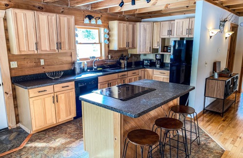 North Creek Cabin | Secluded Cabin Retreat for Family & Friends - Guest Rated 9.8