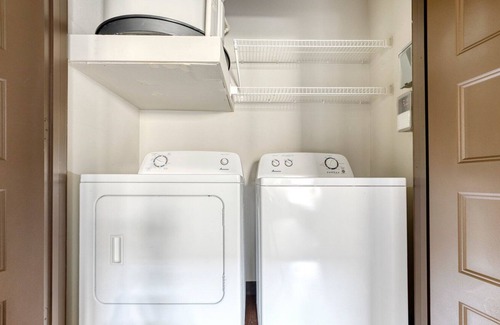 Dawson Apartment | Dreamy South Austin 2BR w/ Pool, W/D & Gym, nr restaurants, by Blueground