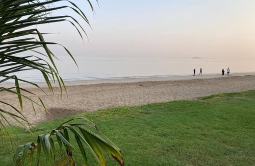 Qurm Apartment | Relax at Arabian Night Nook: Oceanfront Oasis Awaits