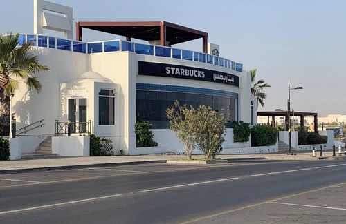 Qurm Apartment | Relax at Arabian Night Nook: Oceanfront Oasis Awaits