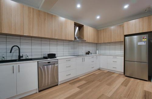 Adelaide Central Business District Hotel | Inviting Dreamy Stays - Private Rooms with Essential Amenities