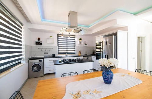 Sarıbelen Villa | Beautiful Villa with Private Pool and Jacuzzi in Kas
