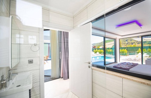Sarıbelen Villa | Beautiful Villa with Private Pool and Jacuzzi in Kas