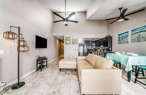 South Oceanside Condo | Idyllic Waterfront Retreat with Balcony and Beach Access