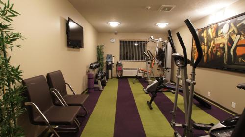Central Huron Hotel | Elegant Dreamz Inn: 5-Star Stay with Pool & Hot Tub