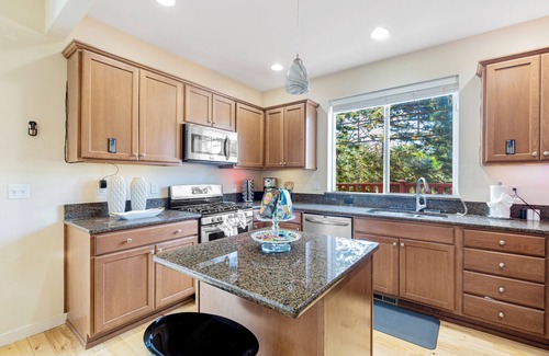 Martha Lake House | Dreamz Villa: Cozy House with Pet-Friendly Amenities