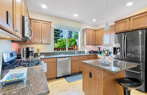 Martha Lake House | Dreamz Villa: Cozy House with Pet-Friendly Amenities