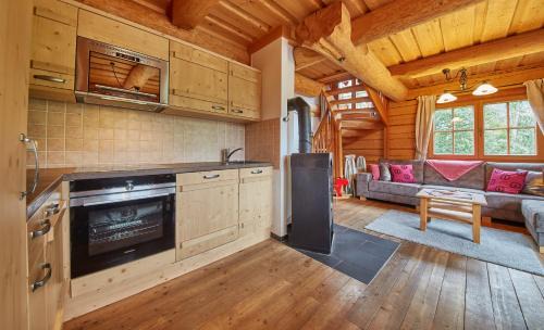 Saalbach-Hinterglemm Apartment | Pet Friendly Retreat at Drei Hittn Saalbach - 4 Star Stay