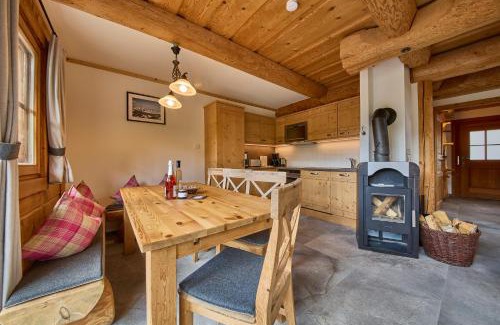 Saalbach-Hinterglemm Apartment | Pet Friendly Retreat at Drei Hittn Saalbach - 4 Star Stay