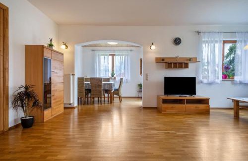 Ravensburg Apartment | Exceptional Drei-mädelhaus Ambs Wohnung 2 with Pool & Pets