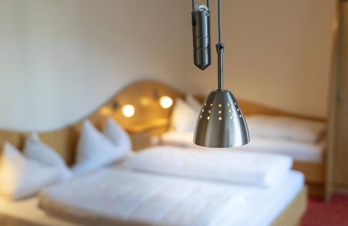 Altfinkenstein House | Comfortable Dreibettzimmer at Finkensteiner Hof Retreat