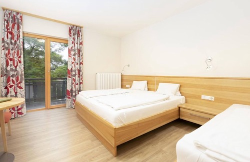 Altfinkenstein House | Comfortable Dreibettzimmer at Finkensteiner Hof Retreat