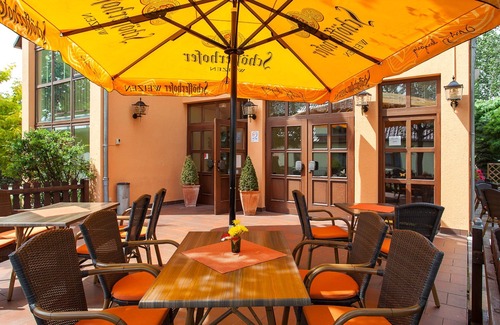 Cottbus House | Comfortable Dreibettzimmer at Hotel Willmersdorfer Hof