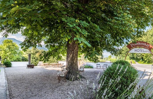 Schwaz House | Cozy Dreibettzimmer at Hotel Plankenhof KG with Great Amenities