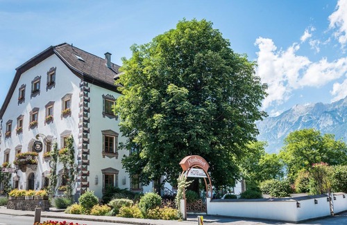 Schwaz House | Cozy Dreibettzimmer at Hotel Plankenhof KG with Great Amenities