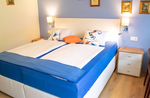 Feld am See Bed & Breakfast | Pet-Friendly Dreibettzimmer at Klamberghof Burgstaller