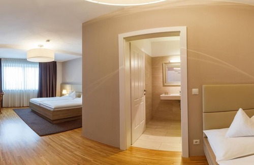Feldbach House | Comfortable Dreibettzimmer at Pfeilers Bürgerstüberl Hotel