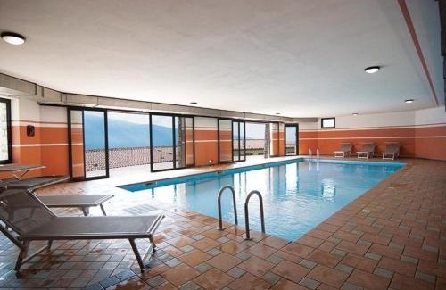 Oldesio Apartment | Lakeview Apartment with Pool and Family-Friendly Amenities