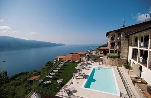 Oldesio Apartment | Trendy Three-Room Apartment with Pool for Family Fun