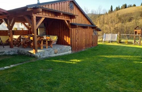 Osturna Ski Chalet | Relax at Drevenica Deni: Pet-Friendly with Hot Tub
