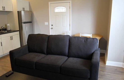 Pleasant Hill Villa | Guest Rated 10/10 at Drew's Den in Historic Downtown Pleasant Hill