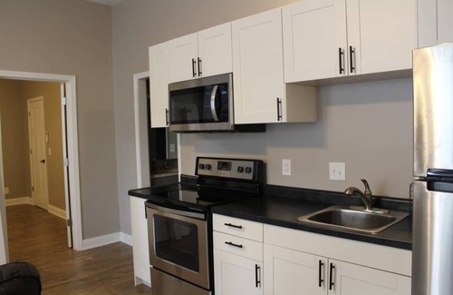Pleasant Hill Villa | Guest Rated 10/10 at Drew's Den in Historic Downtown Pleasant Hill