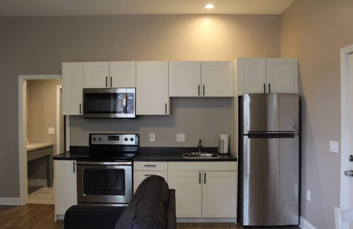 Pleasant Hill Villa | Guest Rated 10/10 at Drew's Den in Historic Downtown Pleasant Hill