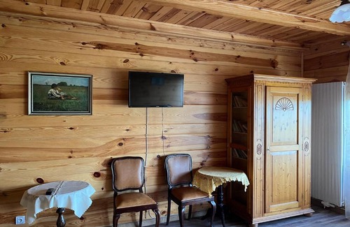 Skolity House | Scenic Retreat at DREWNIANY DOM NA WZGÓRZU with Hot Tub
