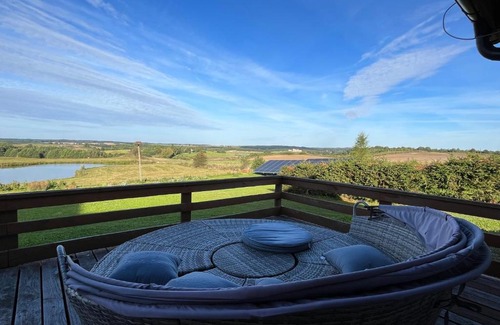 Skolity House | Scenic Retreat at DREWNIANY DOM NA WZGÓRZU with Hot Tub