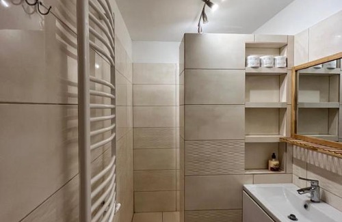 Skolity House | Scenic Retreat at DREWNIANY DOM NA WZGÓRZU with Hot Tub