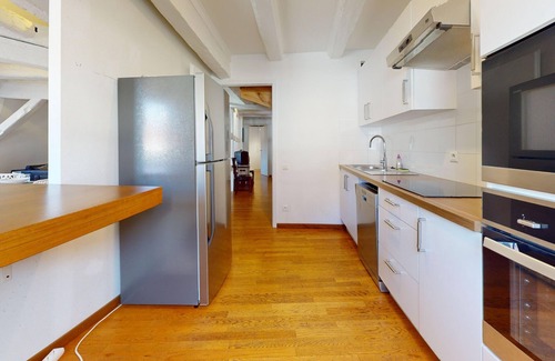 Old Town Apartment | Stylish Dreyfus Duplex in City Center with Great Amenities