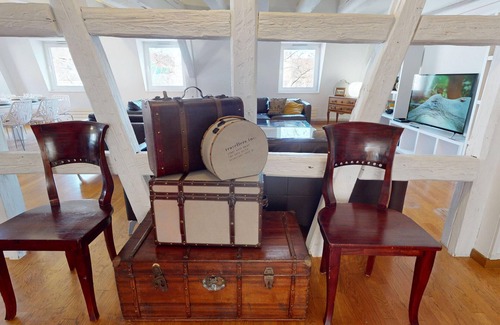 Old Town Apartment | Stylish Dreyfus Duplex in City Center with Great Amenities